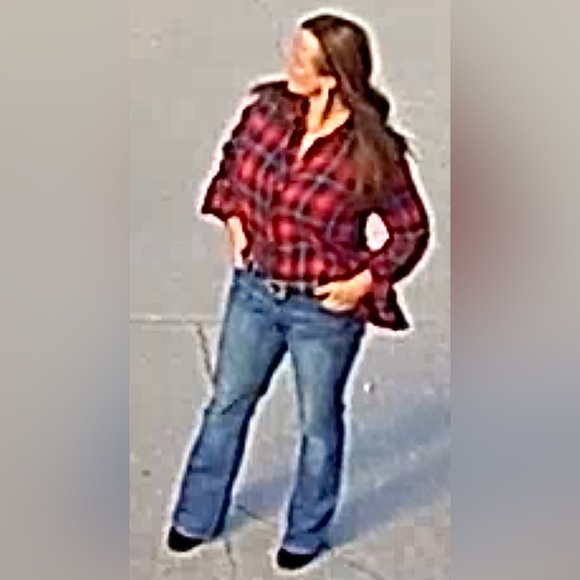 Poshmark Ambassador Jesse ⭐️ 5 Star Seller ⭐️ - Picture 15 of 16